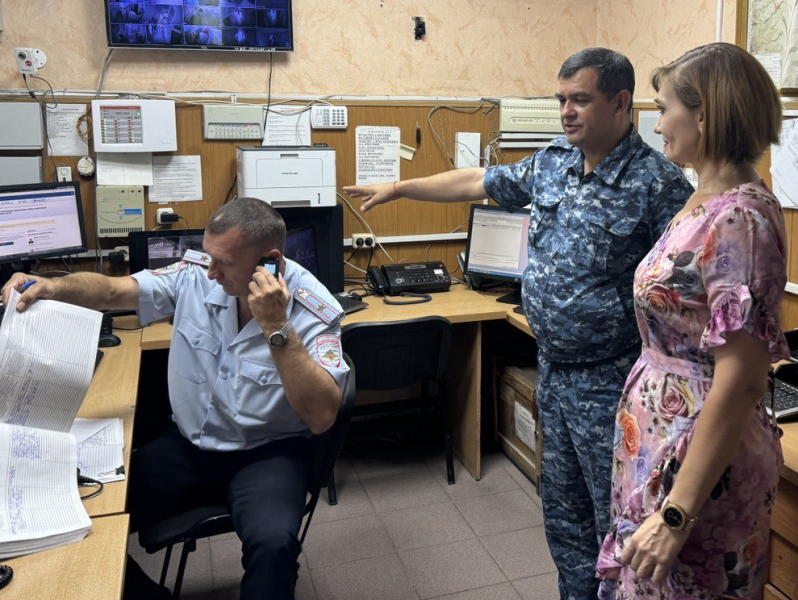 В рамках акции «Гражданский мониторинг» представитель Общественного совета посетил дежурную часть Отдела МВД России «Курский».