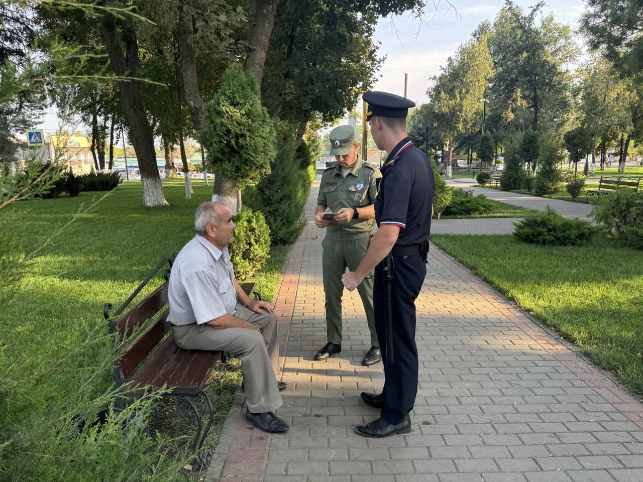 Полицейские Курского округа провели профилактические беседы с местными жителями в рамках акции «Стоп, мошенник!».