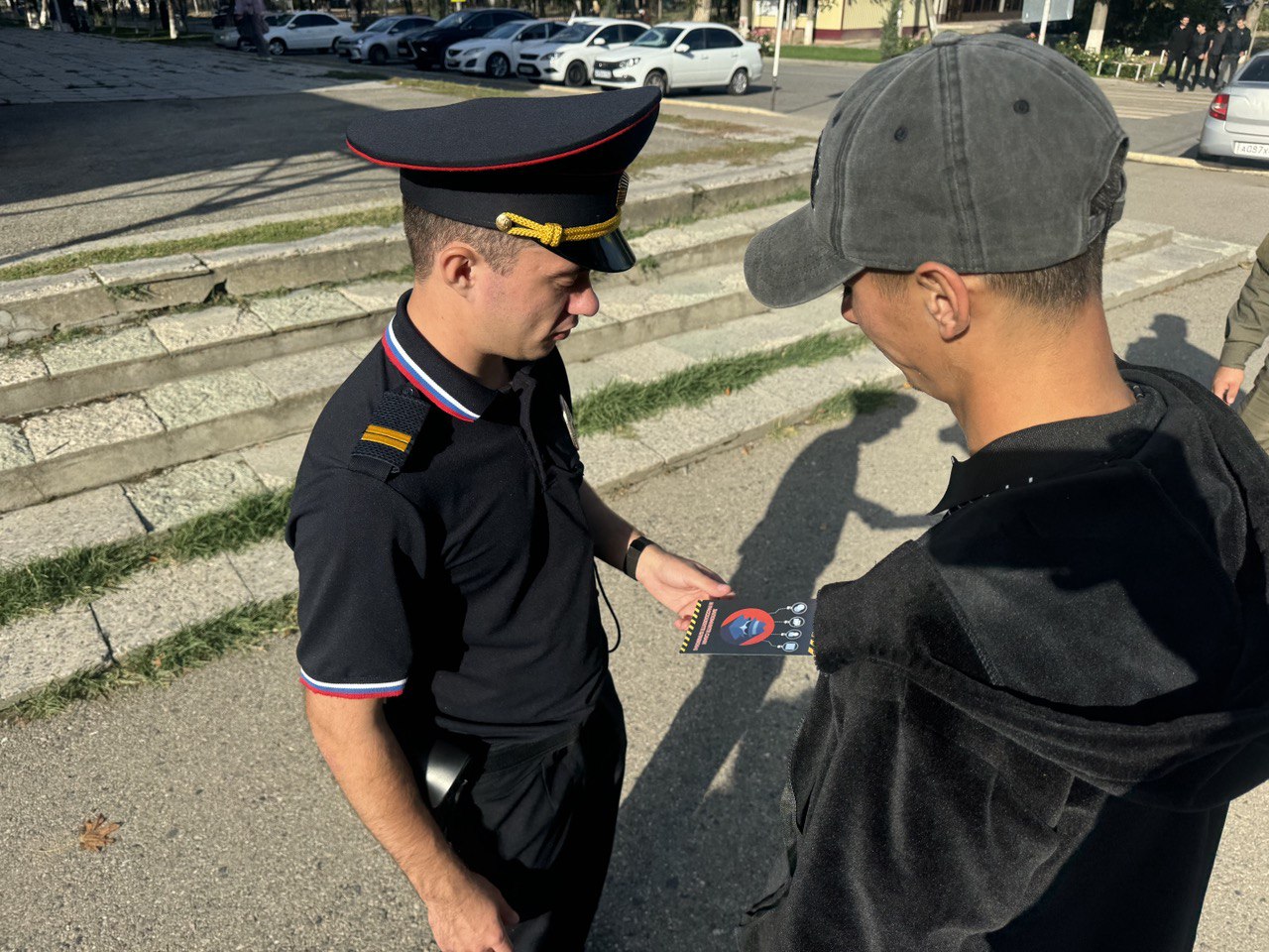 Полицейские Курского округа провели профилактические беседы с местными жителями в рамках акции «Стоп, мошенник!».