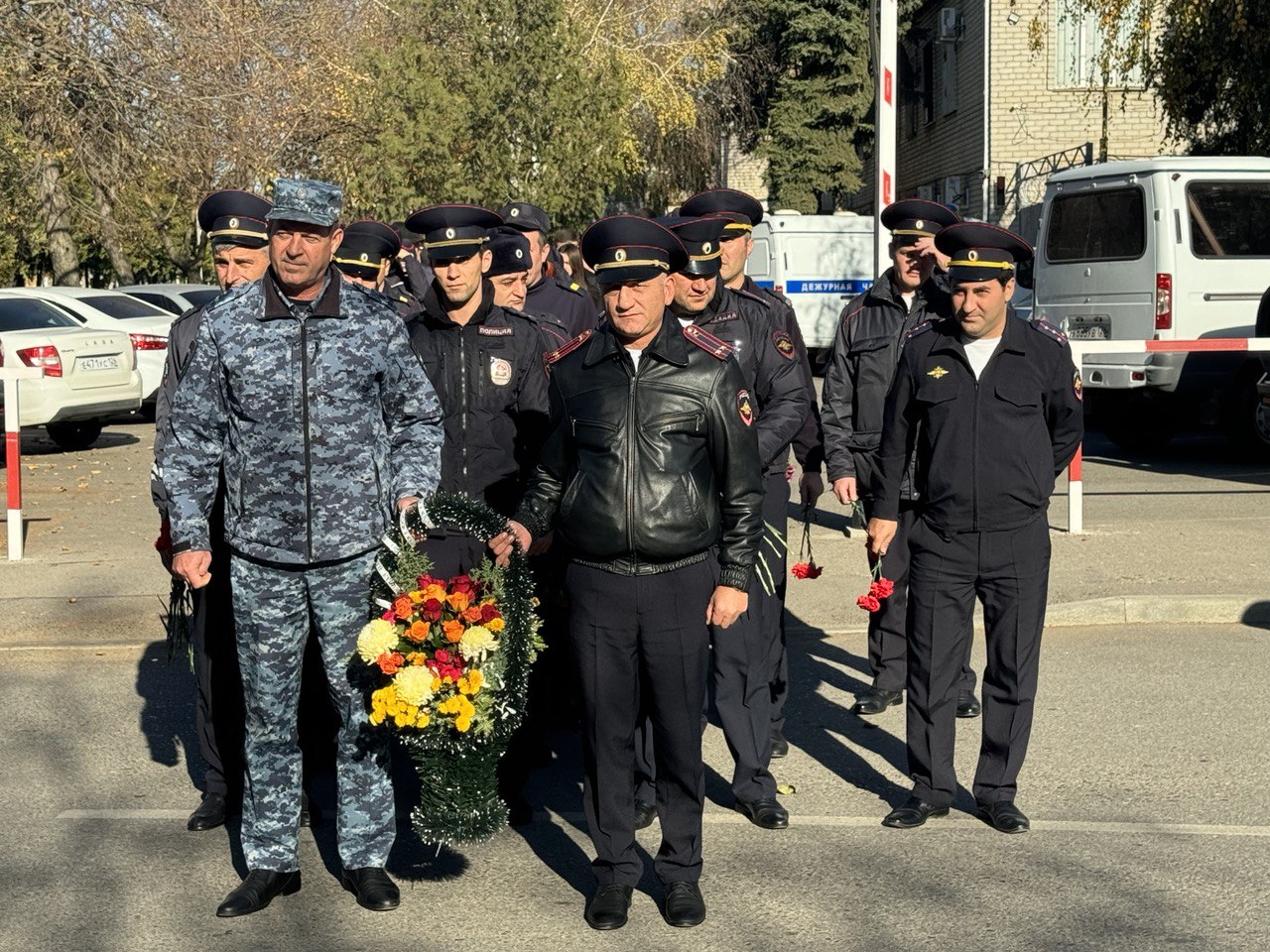 В Курском муниципальном округе почтили память сотрудников органов внутренних дел, погибших при исполнении служебного долга.