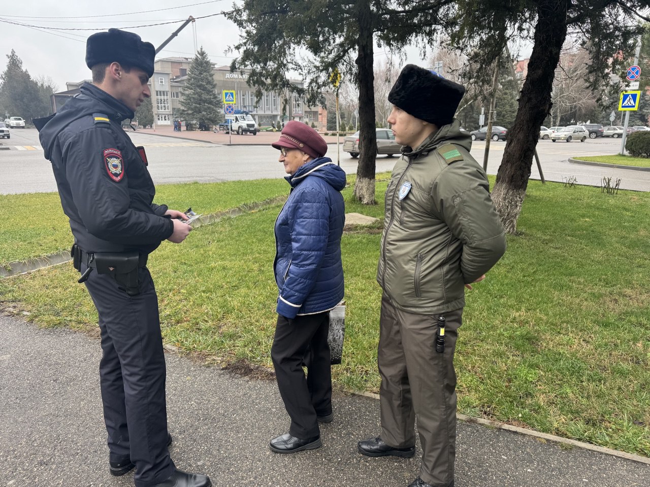 Курские полицейские провели беседы с местными жителями в рамках профилактической акции «Стоп, мошенник!».