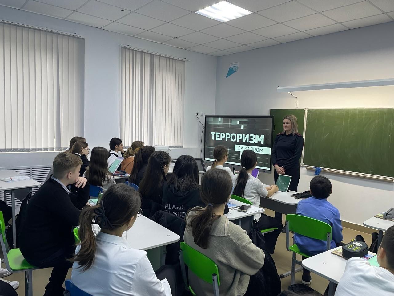 В Курском округе сотрудники полиции провели профилактические беседы в общеобразовательных учреждениях по «Профилактике преступности в сети».