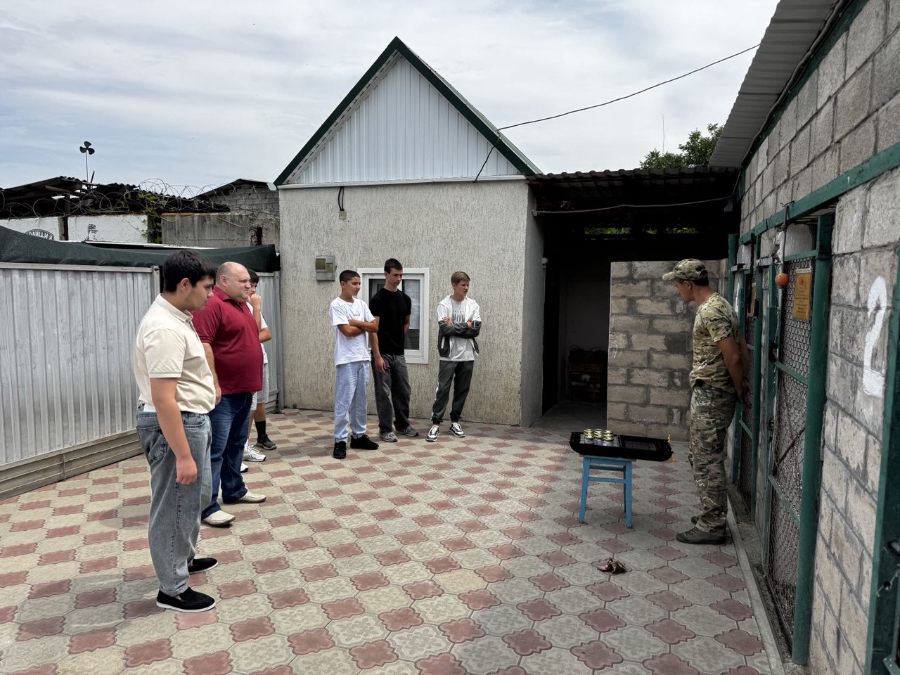 В Курском округе полицейские совместно с общественниками провели экскурсию для школьников в отдел внутренних дел.