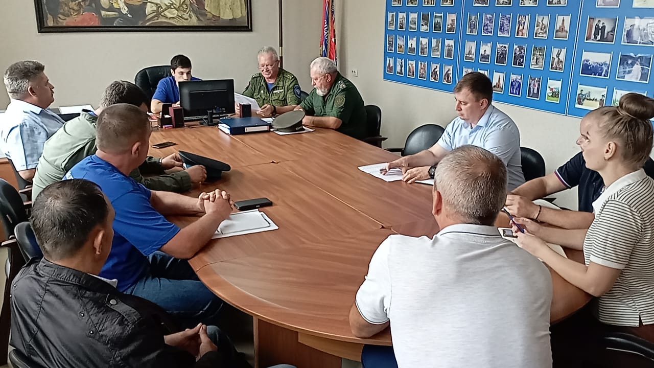 В станице Курская в управе Курского станичного казачьего общества состоялся совет атаманов.