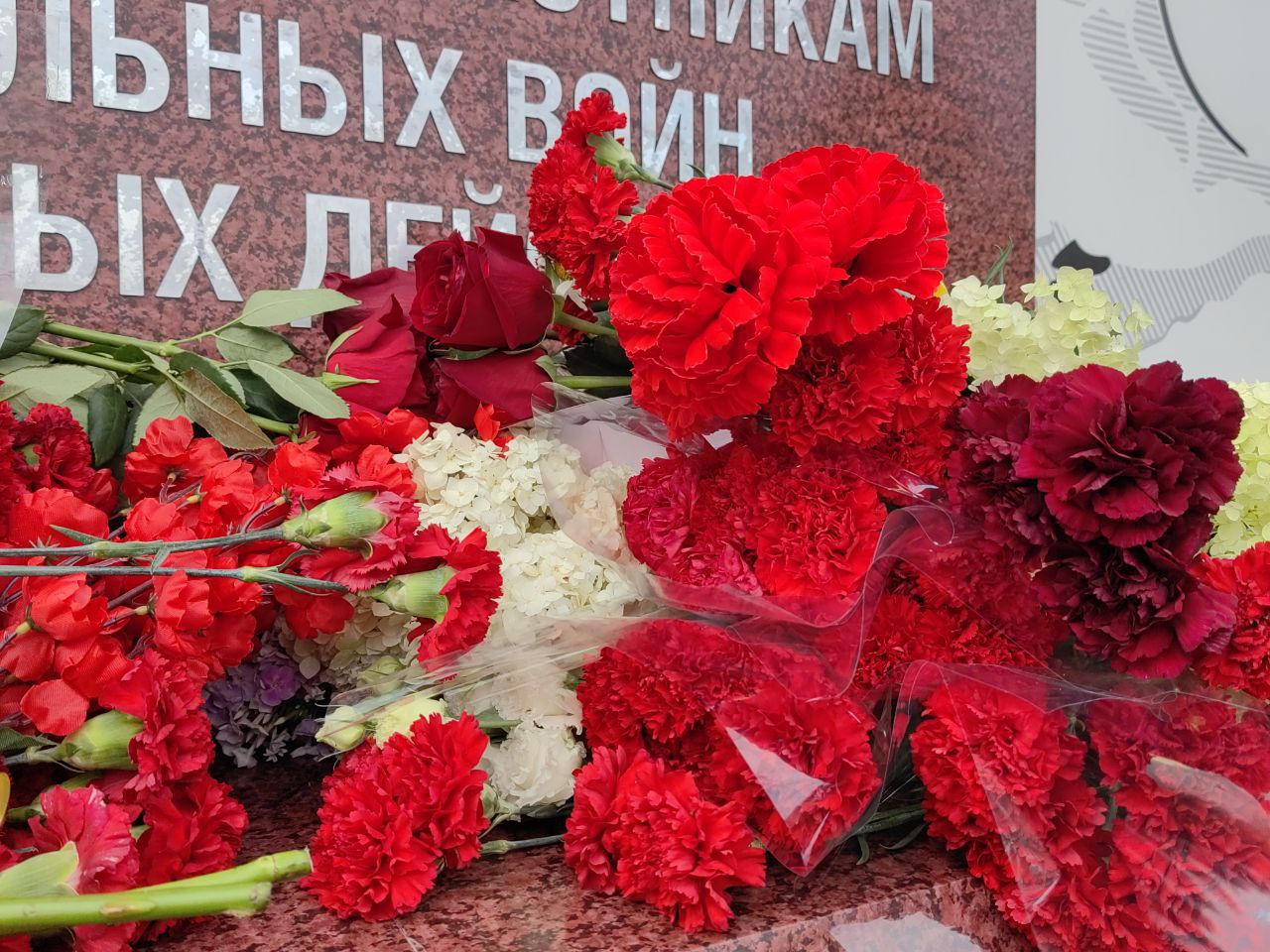 В сквере Победы станицы Курской состоялось памятное мероприятие, посвященное Дню ветеранов боевых действий.