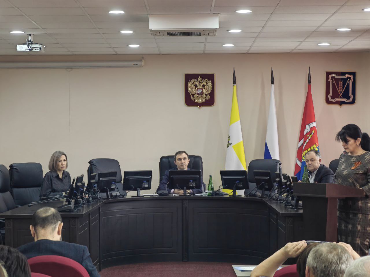 В администрации округа прошла расширенная планерка, на которой обсудили готовность к государственной итоговой аттестации девятиклассников и меры по предотвращению распространения Крымской геморрагической лихорадки.