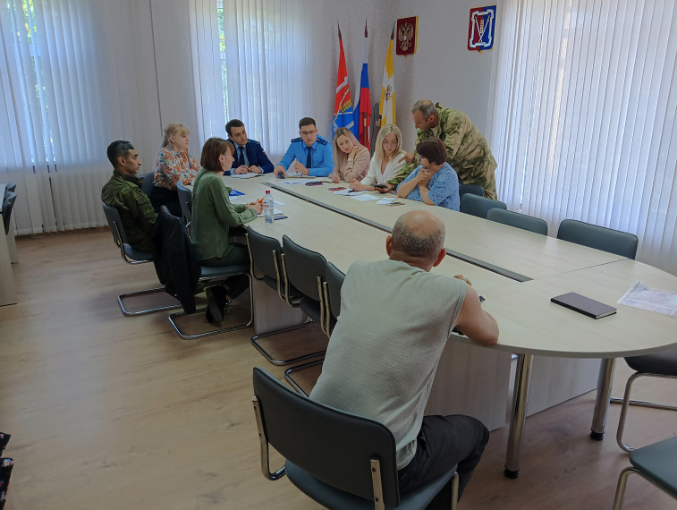 В администрации округа 22 мая 2024 года заместитель прокурора Курского района Полихронов Георгий Геннадьевич провел прием участников СВО и членов их семей. В администрации округа 22 мая 2024 года заместитель прокурора Курского района Полихронов Георгий Геннадьевич провел прием участников СВО и членов их семей.