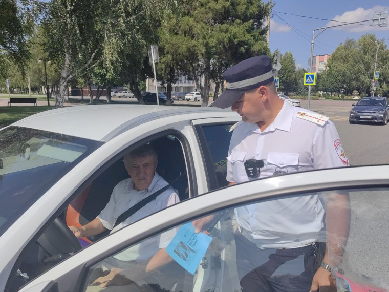 Акция «Пристегни себя и ребенка!». Акция «Пристегни себя и ребенка!».