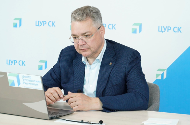 Глава региона Владимир Владимирович Владимиров в ходе прямой линии ответил на вопросы ставропольцев, которые поступали в аккаунтах в социальных сетях. Глава региона Владимир Владимирович Владимиров в ходе прямой линии ответил на вопросы ставропольцев, которые поступали в аккаунтах в социальных сетях.