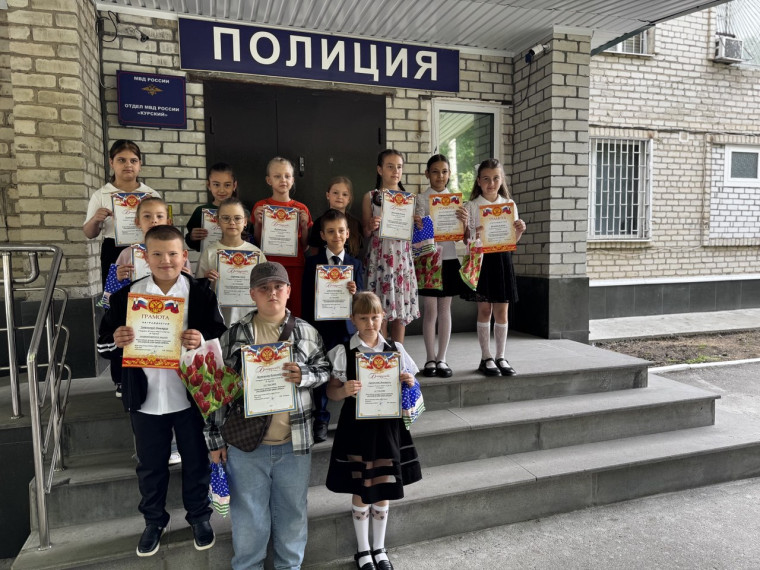 В отделе МВД России «Курский» наградили победителей и участников Всероссийского конкурса детского творчества «Полицейский дядя Степа -2025». В отделе МВД России «Курский» наградили победителей и участников Всероссийского конкурса детского творчества «Полицейский дядя Степа -2025».