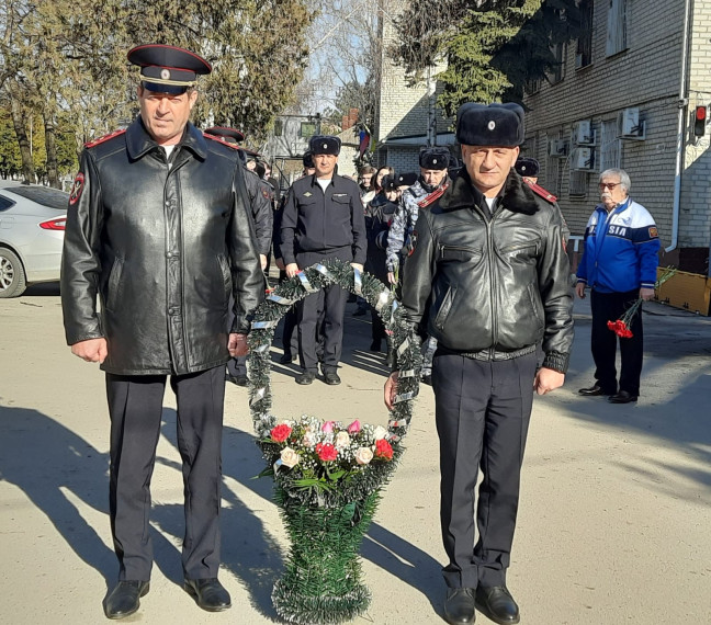 Сотрудники полиции Курского муниципального округа почтили память погибших сотрудников органов внутренних дел. Сотрудники полиции Курского муниципального округа почтили память погибших сотрудников органов внутренних дел.