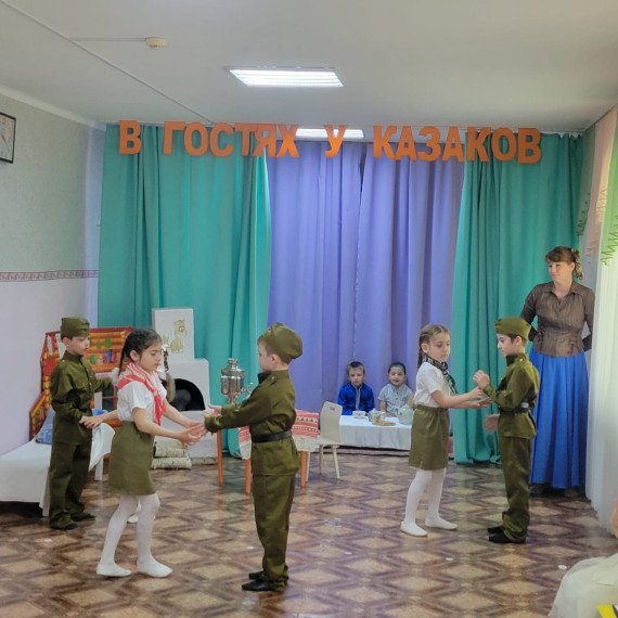 В селе Ростовановском показали сценические постановки и исполнили национальные танцы. В селе Ростовановском показали сценические постановки и исполнили национальные танцы.